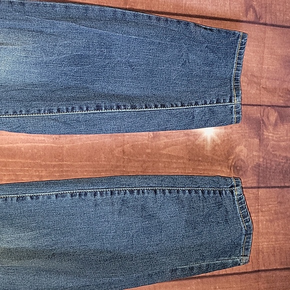 Refuge Medium Wash Distressed Jeans Size 20 - Picture 2 of 11